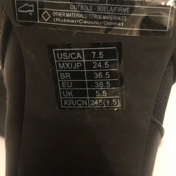 Forever 21 Black chunky heel ankle boot with buckles - Picture 6 of 7